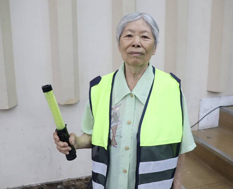 86歲導護阿嬤詹玉霞守護學童26載 高雄最年長志工