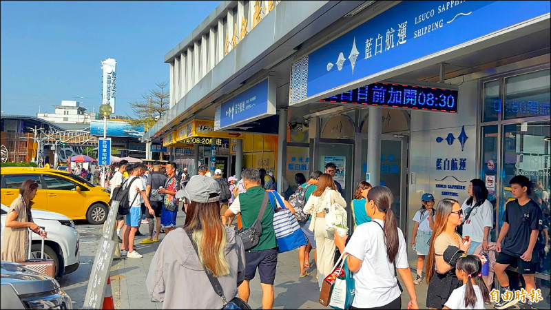 連假前夕高鐵擠爆 國道客運收假還有票