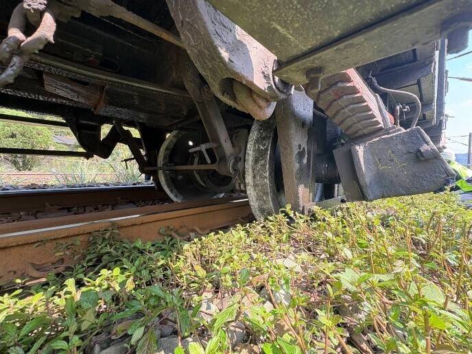 台鐵貨車出軌影響1.6萬旅客 運安會調查：未明訂擔簧彈性係數檢測機制