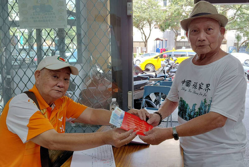 53萬長輩有福了！台中今起發放重陽敬老金 526位人瑞1萬元+金鎖片