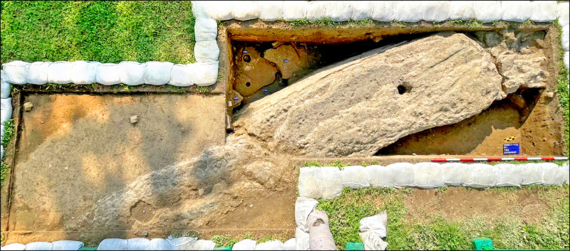台南公園 挖出疑清代甕城城垣結構