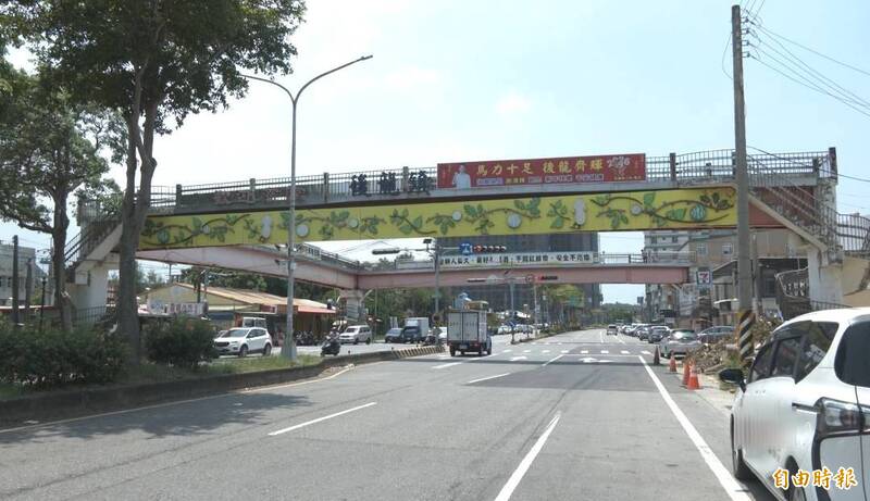 老天橋走入歷史!後龍光華天橋8/18拆除 還路於行人
