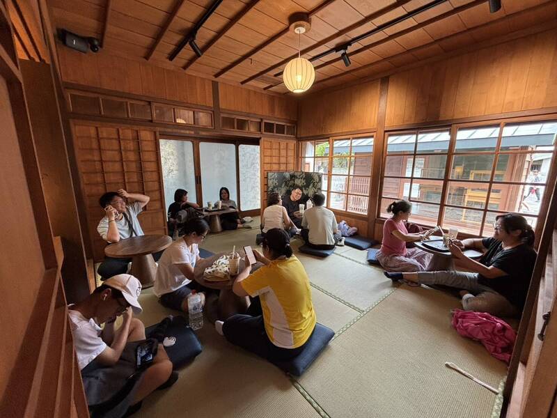 羅東林場星巴克爆紅一位難求  他曝「這時段」免去排隊之苦