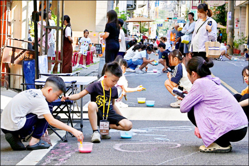 埔里西康路實驗封路 童畫理想人行道