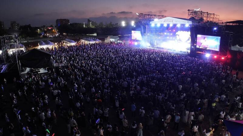 宇宙人、周湯豪壓軸！潮派鹿港音樂祭湧數萬樂迷空拍超震撼