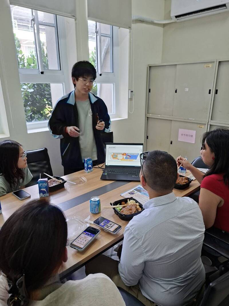 國立鳳山高中雙語數學專題 驚豔美大學專家與菲國名師