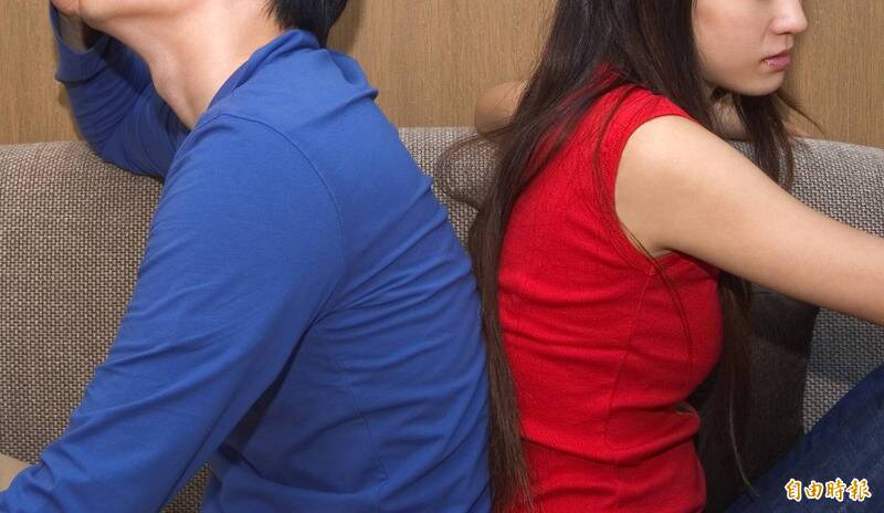 抽中吃到飽餐券轉售同事！女友開心分享卻因「這事」與男友鬧翻