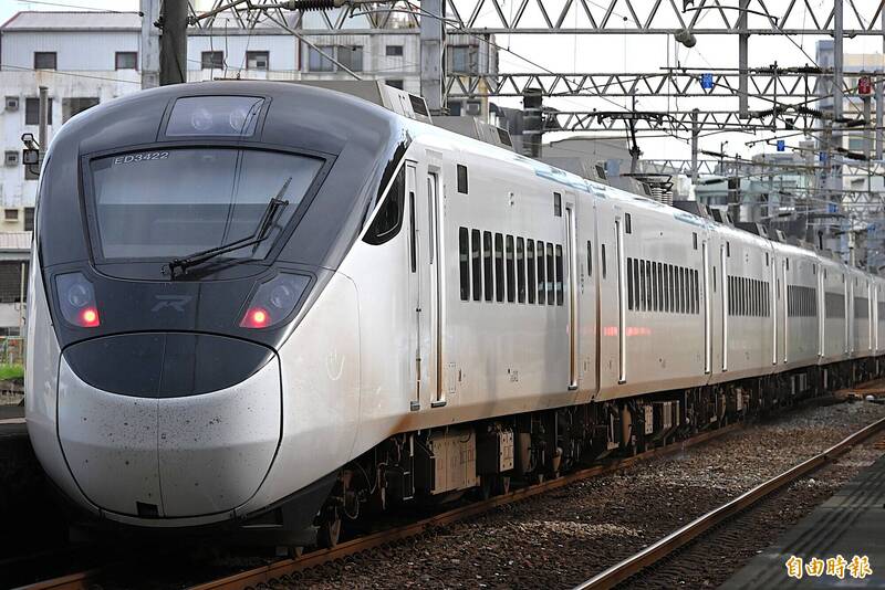 颱風薔琵逼近！台鐵23日對號車全停 高鐵全線正常營運