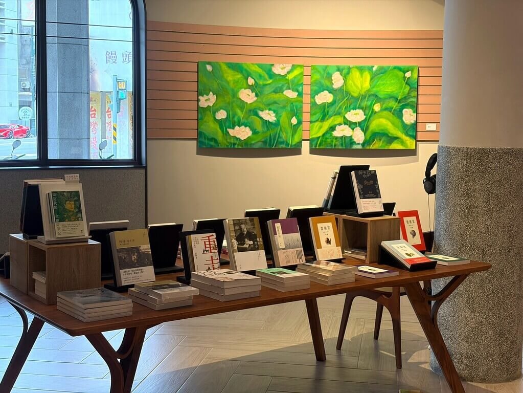 蔣勳「風荷‧日麗」中央書局登場 畫作伴誦詩聲