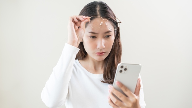 30歲就眼乾、視力模糊？別等老花才護眼！醫揭「5大護眼營養素」：葉黃素這樣吃更好吸收