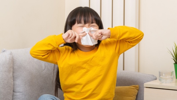 開學病毒夾擊！腸病毒、流感、新冠都要防，疾管署籲「這些症狀」應儘速就醫