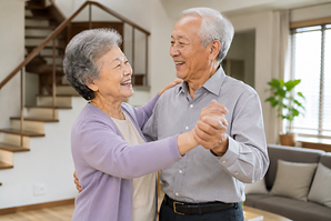 93歲還能健步上樓、和老伴跳舞！哈佛醫師曝父親長壽秘訣：沒吃保健品也不追養生潮