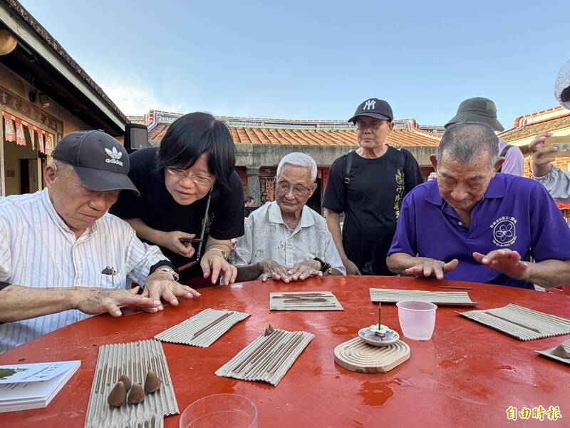 台江重陽音樂會登場 90歲耆老手作平安香
