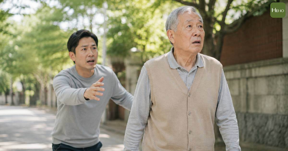 爸爸變健忘了?醫解析造成失智症的 2 風險、10 警訊