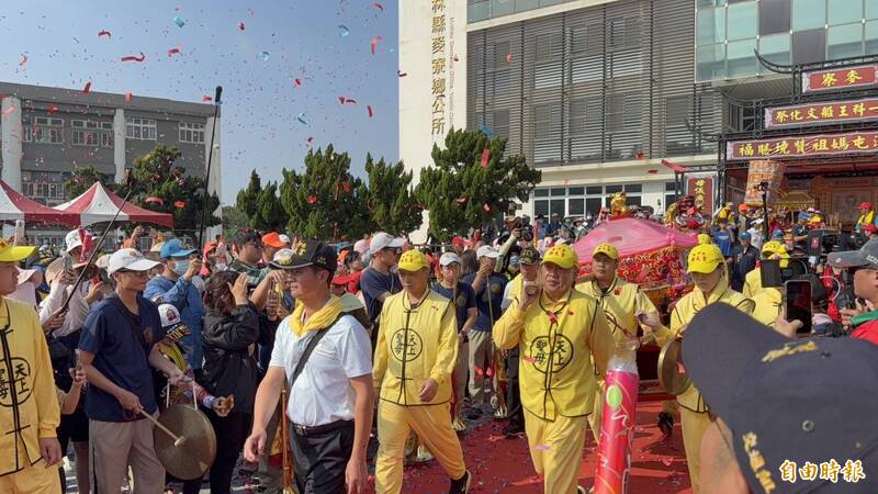 粉紅超跑來了！白沙屯媽祖會麥寮開山媽祖「雙媽會」 千人搶睹盛況