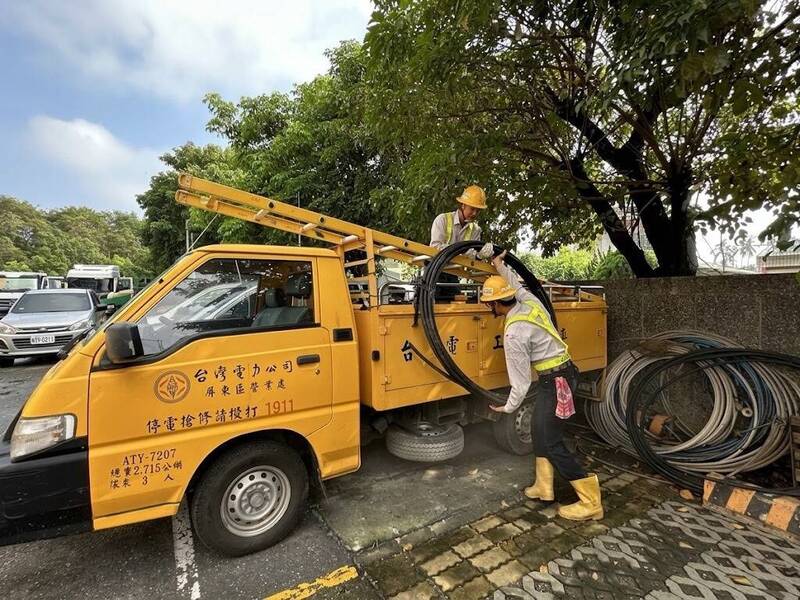強颱薔琵颱風 台電屏東區311人、100多部車輛待命
