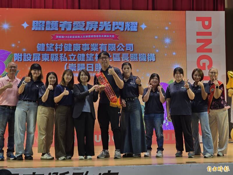 屏東表揚131位長照楷模 23歲新人投入照護獲肯定
