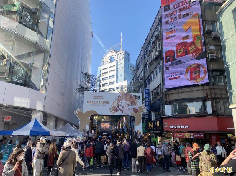 西門町天價水果！2袋竟要1060元 網酸：明明可以直接搶