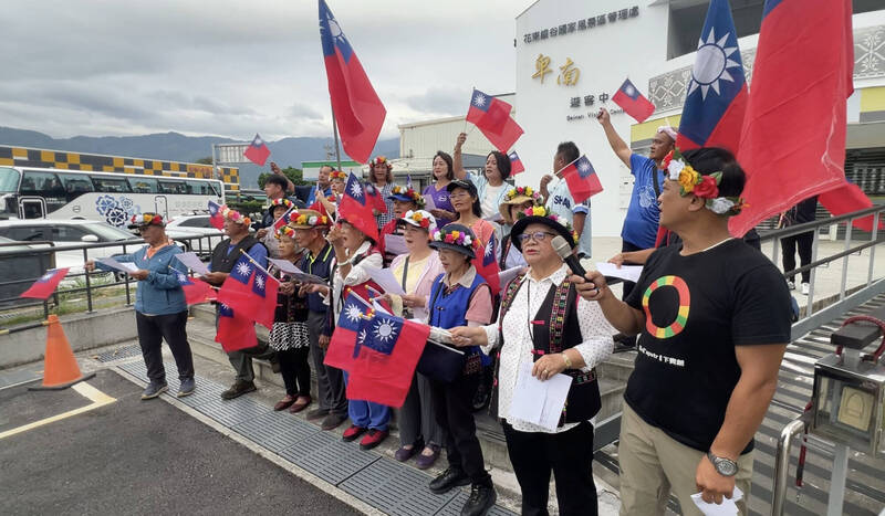 中華民國生日快樂！原住民卑南族部落遊客中心、交通要道唱國歌祝福