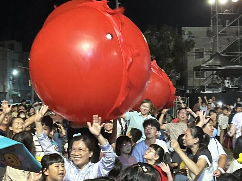紙風車劇團朴子上演《寶莉回家》 國慶夜2500人共賞