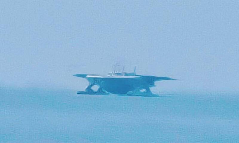 澎湖海域驚見「幽浮船」！雙翼鋪滿光電板 真實身分曝光