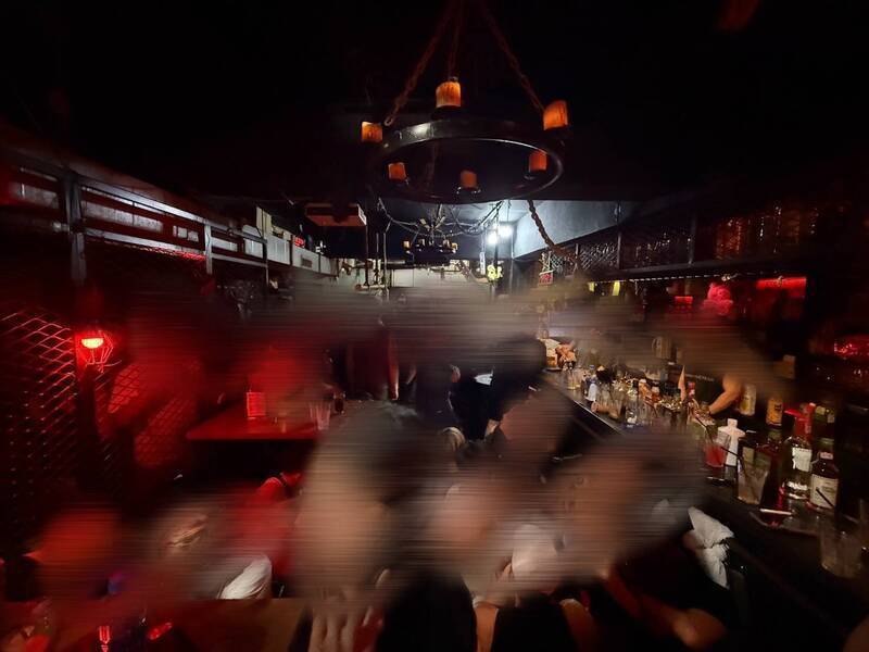 同志酒吧遭搜索 台灣同志諮詢熱線：不容北市一手消費、又一手打壓
