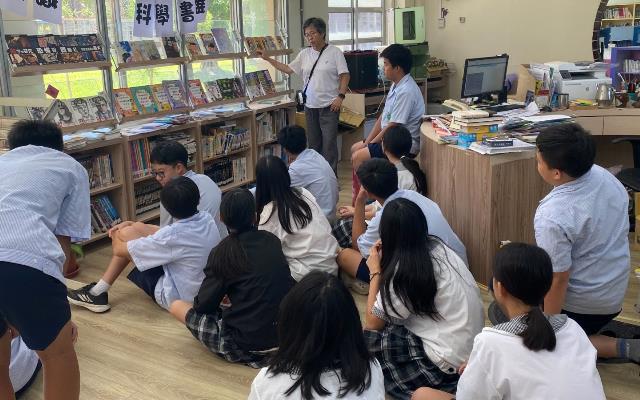 書香伴成長！國教署攜手地方充實國中小圖書與本土文化藏書