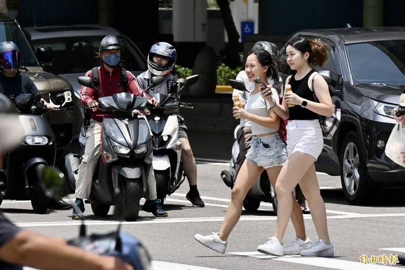 9縣市防酷暑！高溫飆破36度 氣象署：沒事別出門