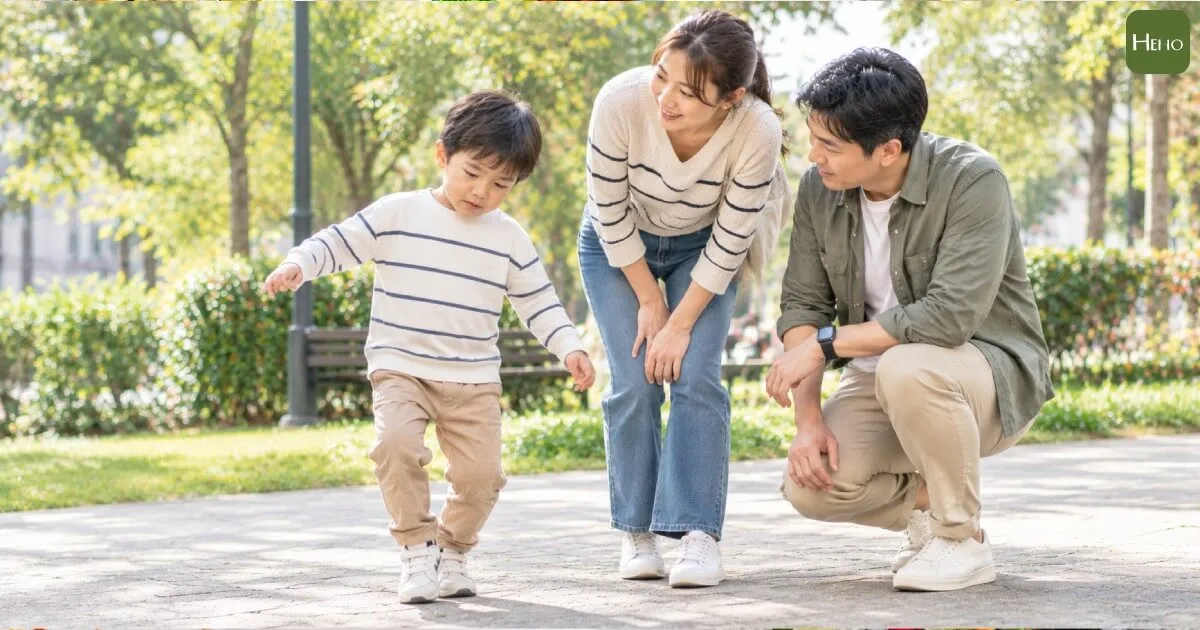 10/23 國際 XLH 疾病意識日 / 孩子走路搖晃、腿型改變是成長造成？醫籲：留意 XLH 早期警訊 - 蕃新聞