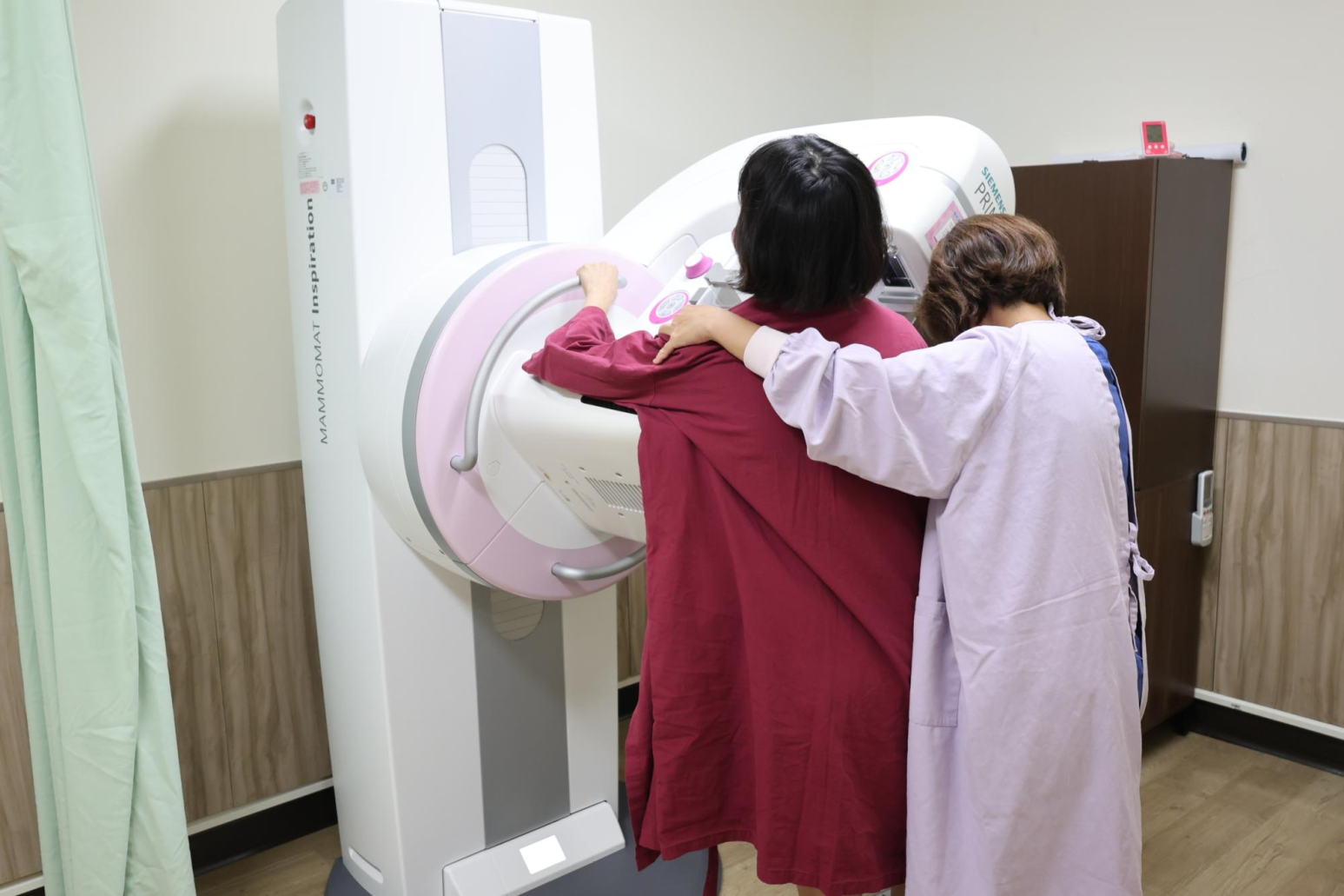 隆乳過還能做乳房攝影嗎？醫師揭篩檢前必知眉角