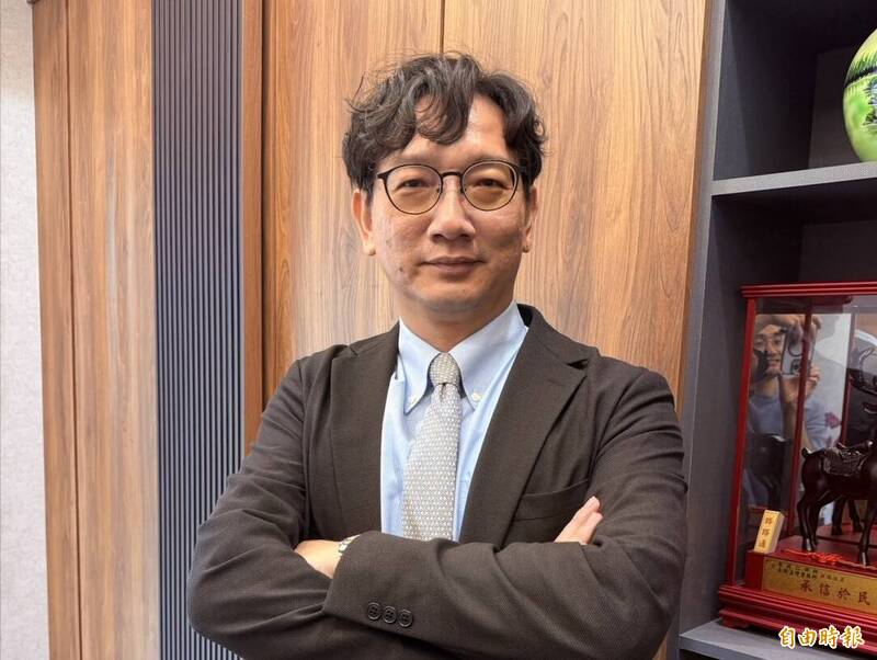 雲林前主任檢察官朱啓仁卸袍開事務所 宣布為罕病友免費法律諮詢
