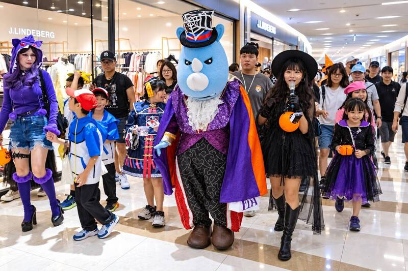 義大世界萬聖大遊行10/24登場 室內1300公尺親子變裝狂歡