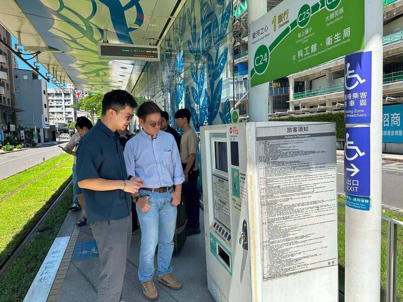 有夠漏氣！  高市議員陪韓國友人投幣搭輕軌遭「吃錢」