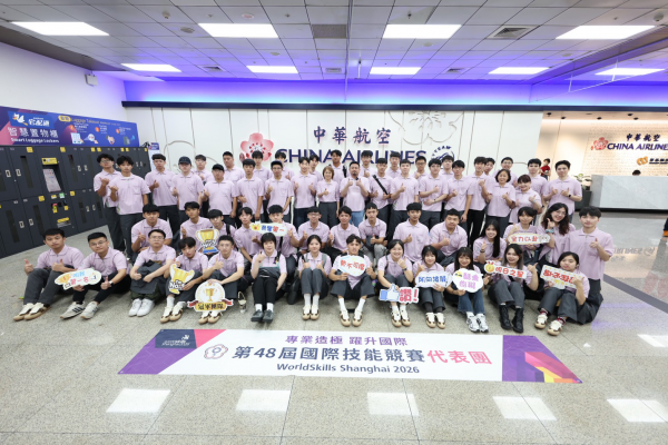 第48屆國際技能競賽我國代表團啟程 洪申翰親赴機場為國手打氣