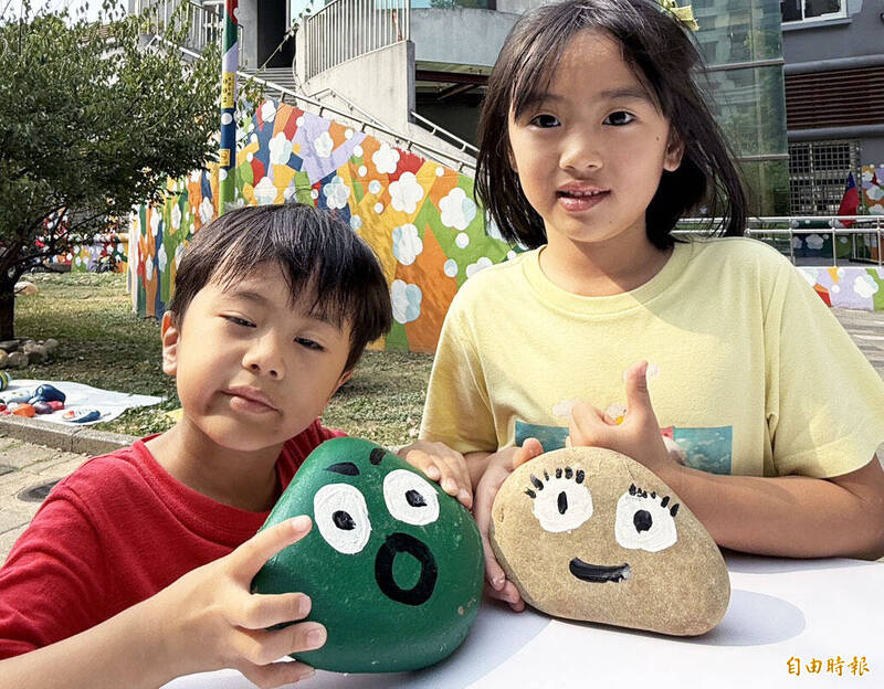 「石」在有意思！桃市圖攜手社區彩繪共創 工程卵石變身公共藝術