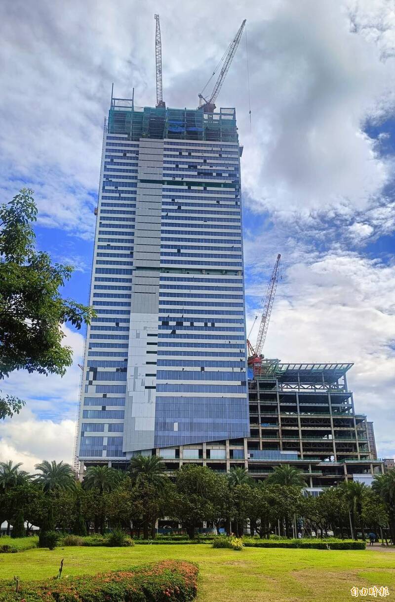 高雄凹子底兩大百貨商場超級比一比  網看好這家贏面大