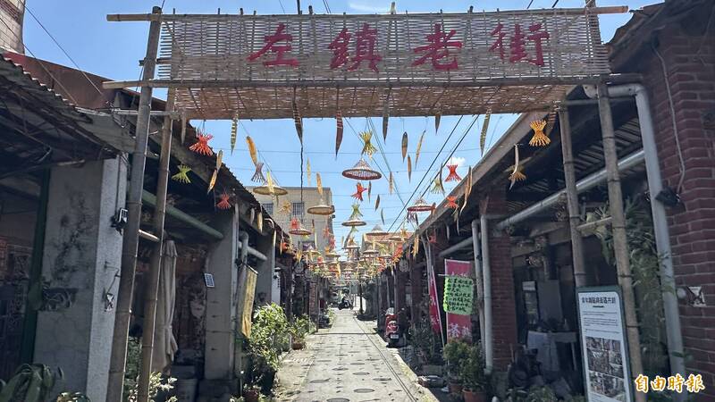 左鎮老街換上秋季新天幕  竹苑學員中秋動工打造竹結構