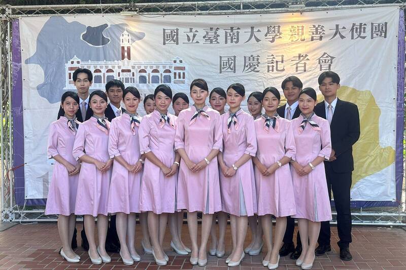 南大20名親善大使備戰國慶 中英日3語上陣、10種外語問候