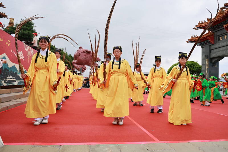 祭孔結合公益！日月潭文武廟釋奠典禮同步捐巡邏車、救護車