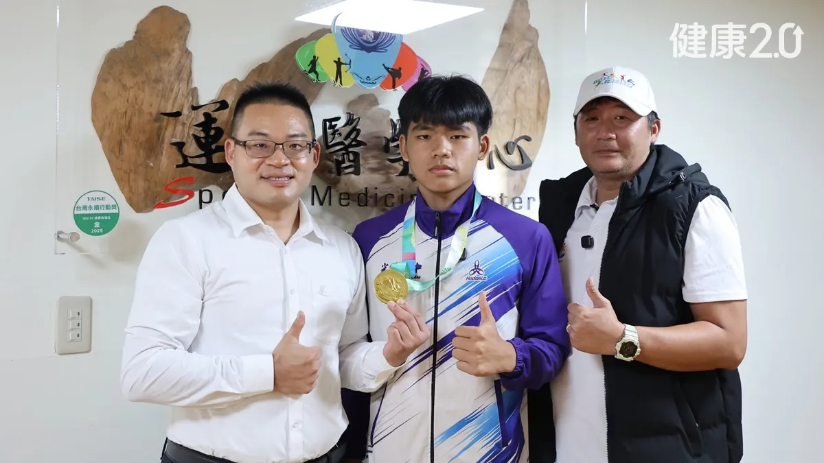 健康星聞手肘韌帶撕裂曾怕告別田徑！田佳恩全中運標槍奪金 帶金牌回醫院致謝