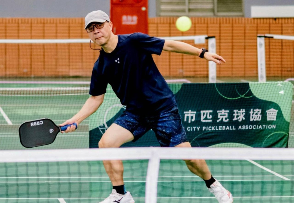 匹克球看似溫和，為何一認真打就受傷？65歲球友親身踩雷，醫師教7招安心打得久