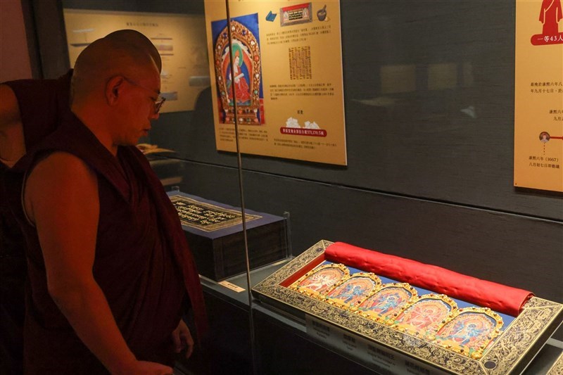 「龍藏經」創觀展熱潮　故宮限期試辦每日開館