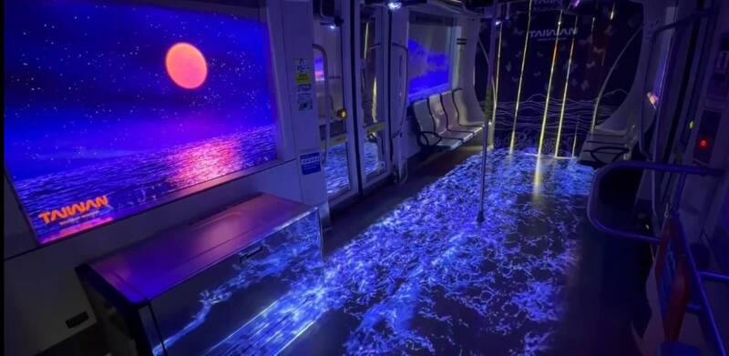 中秋連假在高雄輕軌車廂內「賞月」  喔熊號沉浸式體驗至10月7日