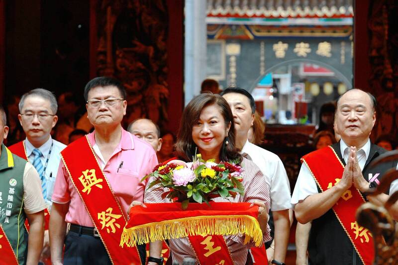 基隆慶安宮「漳州媽祖安座紀念三獻典禮」邱佩琳代表謝國樑到場參與