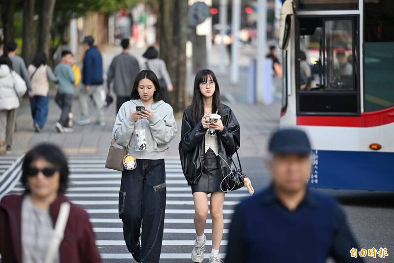 入秋最強東北季風明報到！鄭明典：北台很有感 將明顯變涼