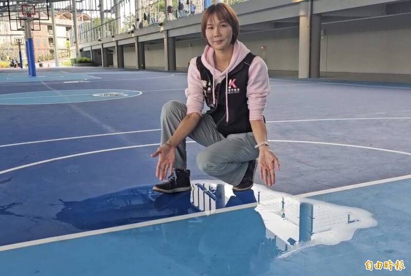 砸9億興建！基隆田徑場啟用才3天成了「風雨球場」民眾直呼太扯