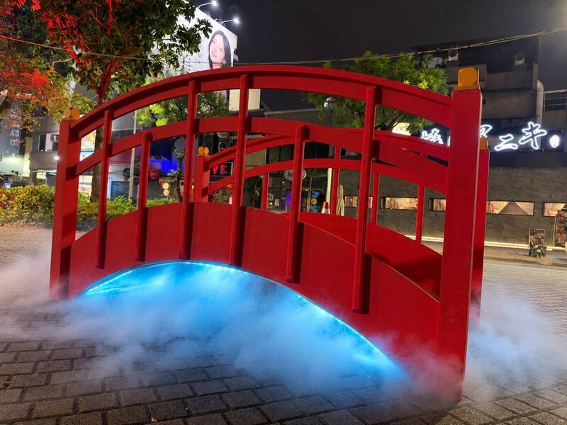 台南海安萬聖節翻玩禁忌  中式靈堂、孟婆橋、幽靈站牌曝光