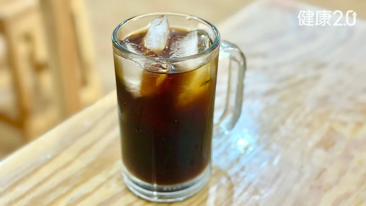 他喝青草茶險喪命！ 5種茶超傷腎別亂喝 加速腎絲球硬化、毀腎功能