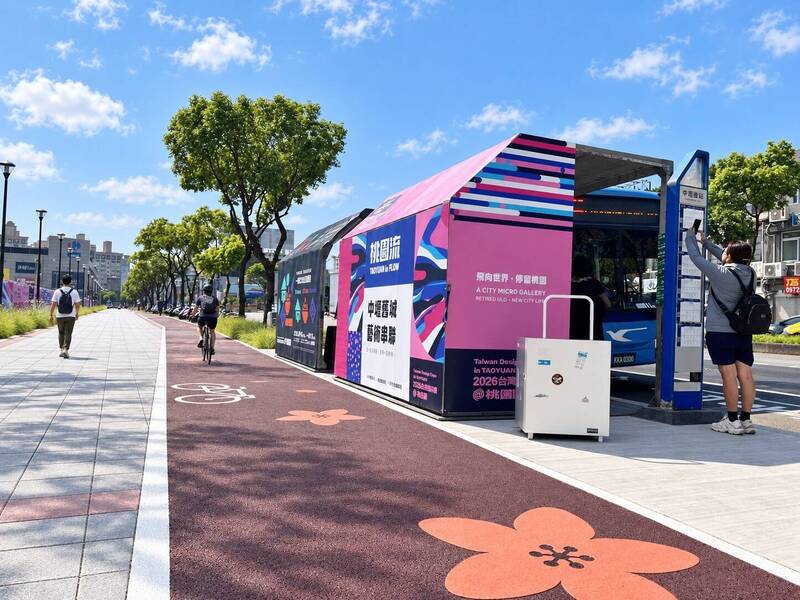 退役航空貨櫃華麗變身！桃園展期間化身限定公車亭