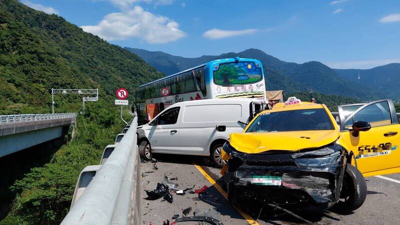 5車連環撞現場清除  蘇花改南澳到和平段北上恢復通行